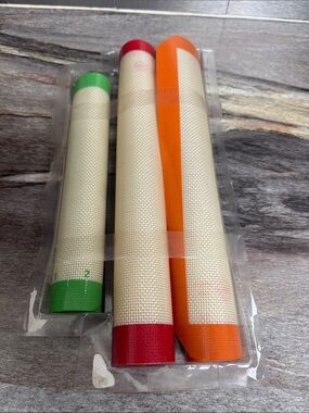 NWOT Silicone Tray Liners